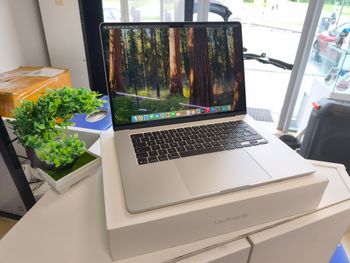 Kaip naujas MacBook Air M4 15" 16 / 256gb su Garantija