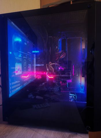 RX 5700 XT Red Devil 8gb, I7-9700kf 3.60ghz - 4.90ghz