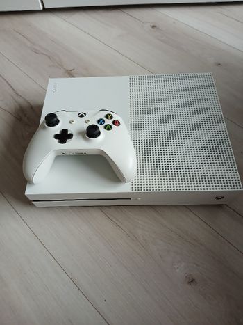 Xbox one s 1T + 1 pultelis