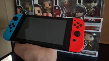 Redeem Nintendo Switch V2, 32GB, Neon