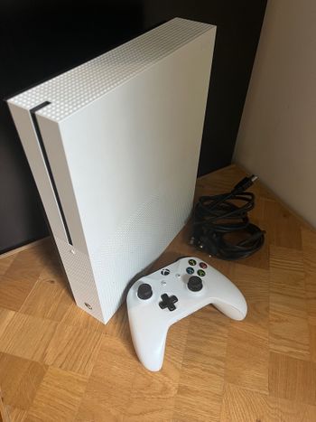Xbox One S 500gb konsolė
