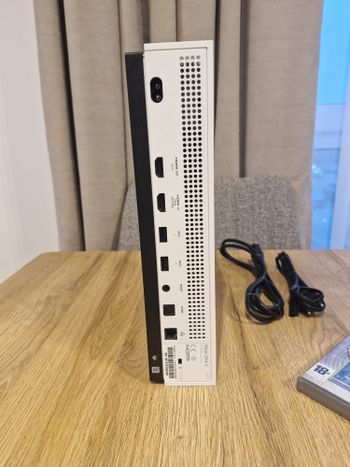 Xbox One S +žaidimai 