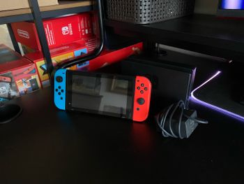 Nintendo Switch V2, 32GB, Neon