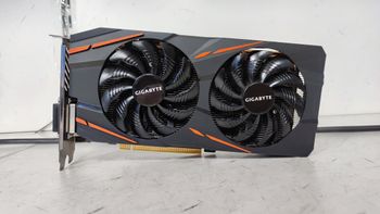 Gigabyte Radeon RX 580 8 GB 1257-1380 Mhz PCIe x16 GPU