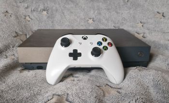 Xbox One X 1TB