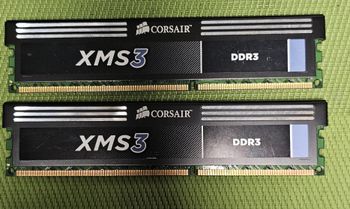 Corsair XMS3 8 GB (2 x 4 GB) DDR3-1600 Black / White PC RAM