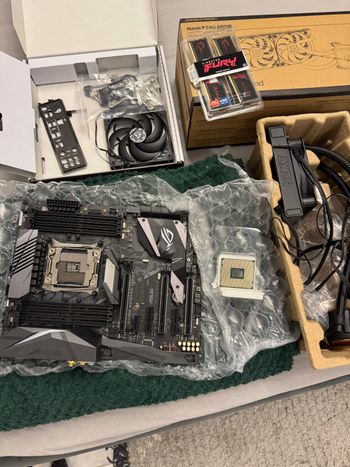 Kompiuterio dalys : Serverine motinine plokštė x8 , I7 Procesorius, Vandens aušintuvas, 16gb Ram