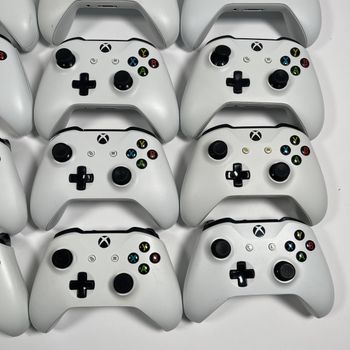 Get 20x Microsoft Xbox Wireless Controllers for Xbox One/Series X/S/PC - FOR PARTS
