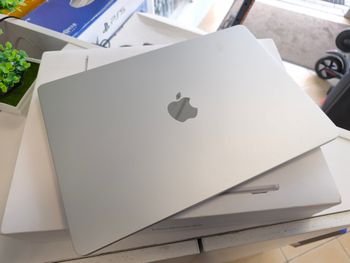 Redeem Kaip naujas MacBook Air M4 15" 16 / 256gb su Garantija