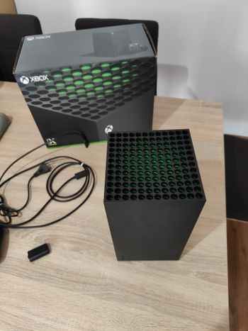 Buy Xbox Series X 1TB y mando con batería original. 