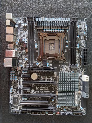 Gigabyte GA-X79-UD3 Intel X79 ATX DDR3 LGA2011 4 x PCI-E x16 Slots Motherboard