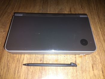 Nintendo DSi XL Black and Gold. Región libre. 