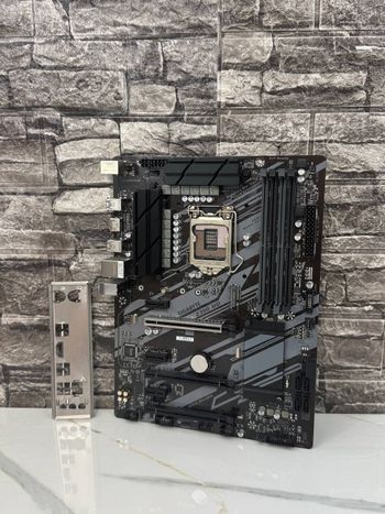 Gigabyte Z390 UD Intel Z390 ATX DDR4 LGA1151 3 x PCI-E x16 Slots Motherboard