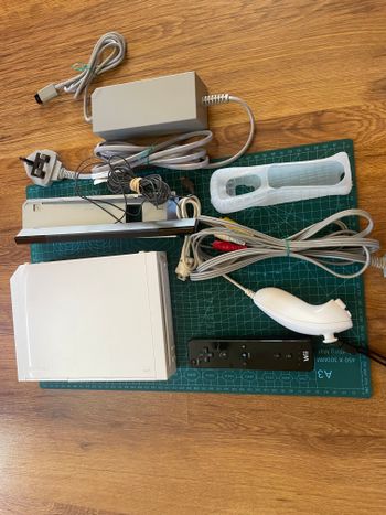Nintendo Wii, Baltas, įrašyta 13 žaidimų