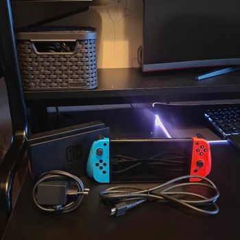 Nintendo Switch V1, 32GB, Neon