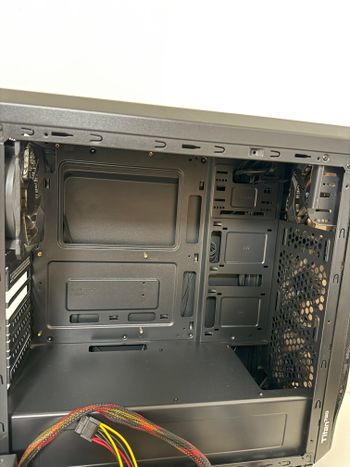 Get GENESIS 750 CASE SU 4FAN + 700 PSU