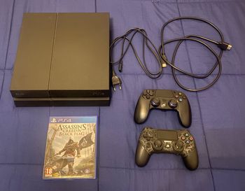 PlayStation 4 (500GB) con dos mandos en buen estado