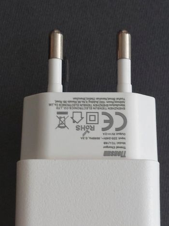 Trossm 5V/2A pakrovėjas + USB-C laidas