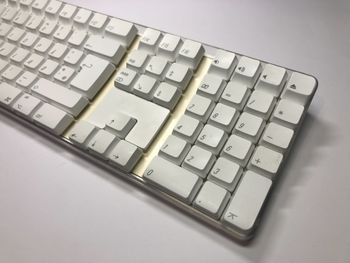 Genuine Apple A1016 Wireless Bluetooth White Full Size Keyboard