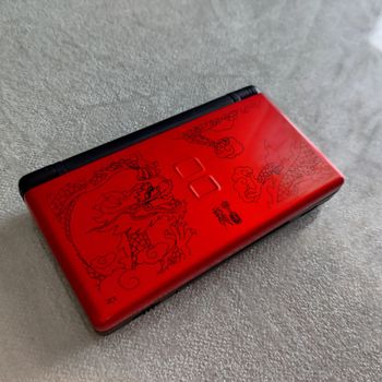 Nintendo DS Lite rojo dragón 