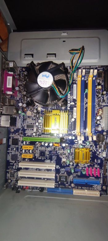 Ddr2, 3 veikiančios motininės + ram rinkinys