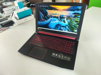 Nitro 5 i7/15,6"ips/16gb/gtx/2xssd/puiki baterija