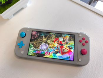 Nintendo Switch Lite su žaidimais