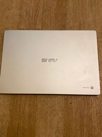 Asus Chromebook C523 Intel Pentium N4200 Intel HD Graphics 505 / 4GB DDR3 / 64GB / 38 Wh / 802.11 ac / Silver