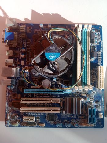 Gigabyte GA-H67MA-D2H Intel H67 Micro ATX DDR3 LGA1155 2 x PCI-E x16 Slots Motherboard