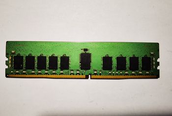 Samsung 16 GB (2 x 8) DDR4-2400 Server ECC RAM