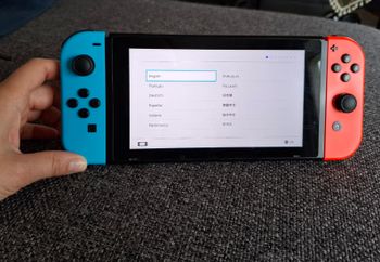 Nintendo Switch kartu su patogiu Pokemon lagaminėliu, Blue & Red, 32GB