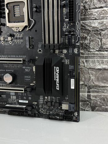 Gigabyte GA-Z270X-Ultra Gaming Intel Z270 ATX DDR4 LGA1151 3 x PCI-E x16 Slots Motherboard