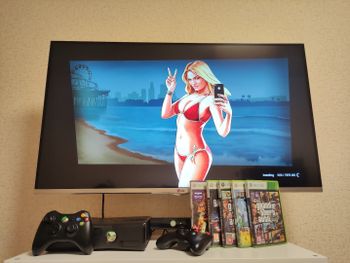 Xbox 360 Slim 2 pulteliai Kinect 5 žaidimai