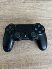  PlayStation 4 Slim 500 GB + 2 pulteliai + krovimo stotelė Parduodu puikiai veikiančią PlayStation 4 Slim (500 GB) konsolę, idealiai tinkančią tiek vienam žaidėjui, tiek žaisti dviese! for sale