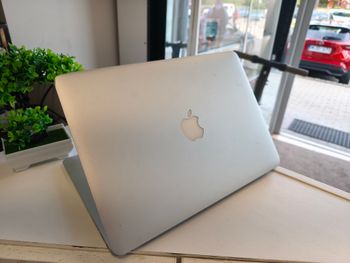 Buy Macbook Air 2017 laptop