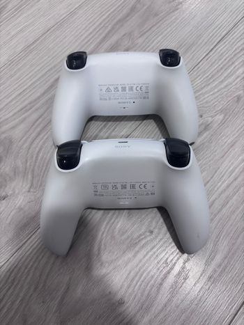 2 vnt. Ps5 baltos spalvos pulteliai
