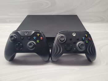 Xbox One X, Black, 1TB + 2 pulteliai