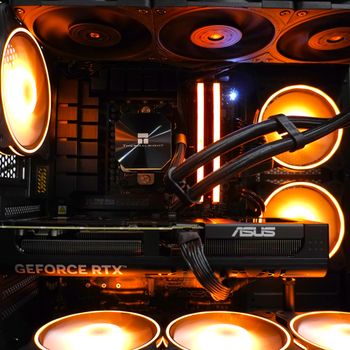 Ryzen 7 7800X3D B650M WIFI 32GB DDR5 1TB NVMe SSD RTX 5070 OC 12GB
