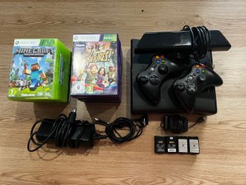 Xbox 360 Slim, Priedai, Žaidimai