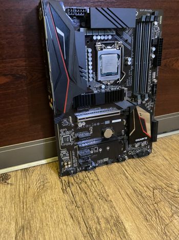 Gigabyte Z390 GAMING X Intel Z390 ATX DDR4 LGA1151 2 x PCI-E x16 Slots Motherboard