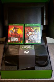 Xbox Series X 1TB + 2 Red Dead Redemption žaidimai (diskai, dėžės) for sale