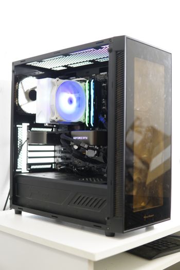 **r7-5800x Rtx 3080 Ti** žaidimų kompiuteris