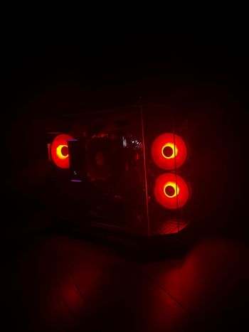 Galingas žaidimų/darbo kompiuteris (rtx 5060+ryzen 5 5600x, windows 11 pro
