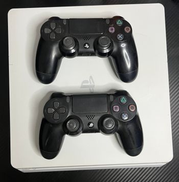 Ps4 konsolė + pulteliai