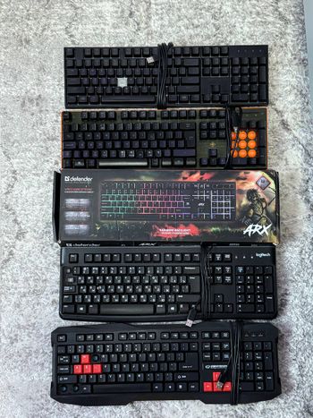 5x KEYBOARDS: Logitech, Cooler Master, Deltaco ir t.t