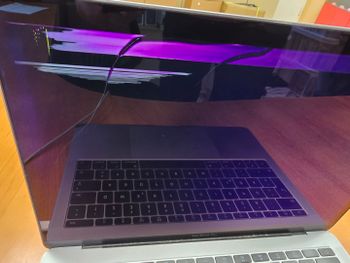 Macbook Pro 13 2016m. i5 / 8gb/ dužęs ekranas for sale