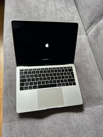 Apple MacBook Air Intel i5-1030NG7 Intel Iris Plus Graphics G7 / 8GB DDR4 / 256GB NVME / 49.9 Wh / 802.11 ac / Silver