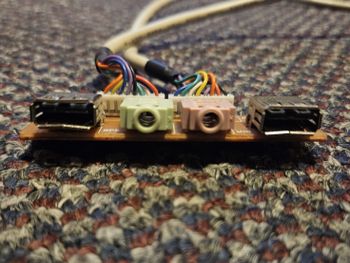 2x USB 2.0 3.5mm, headphone & microphone jack header'/adapter