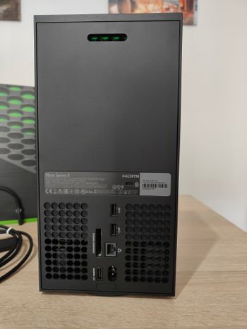 Xbox Series X 1TB y mando con batería original. 