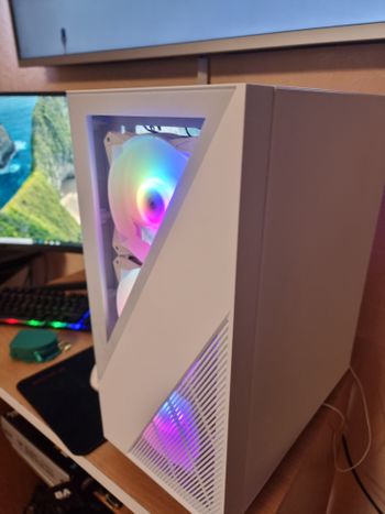 Balta dėžė i5 10400 16GB RAM Rx5700XT 8gb 512Gb SSd